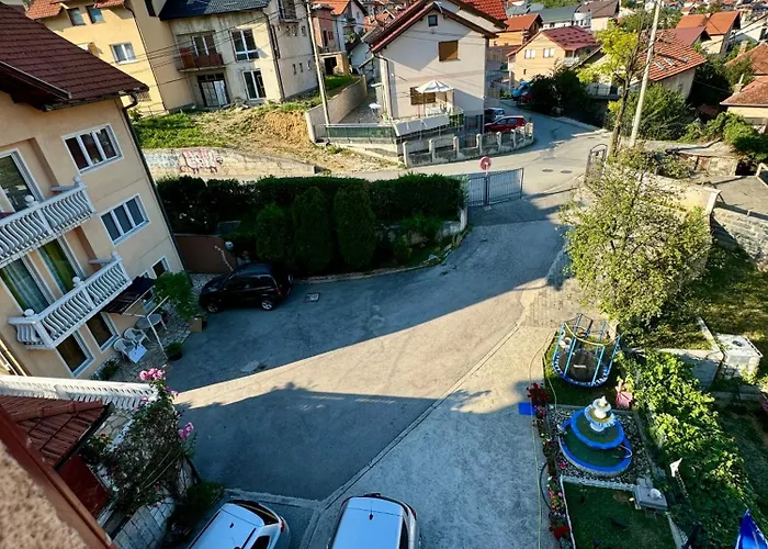 Ejna 2 בית הארחה *